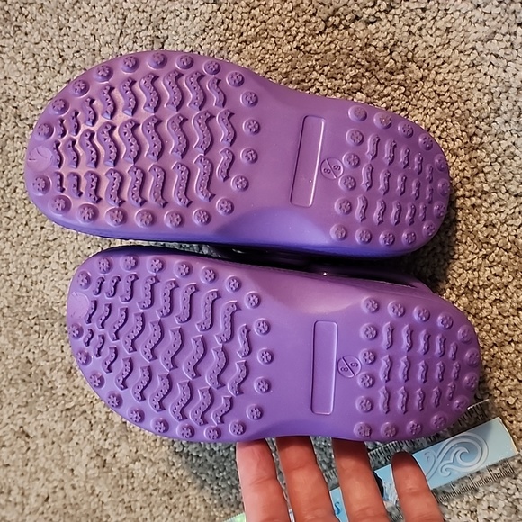 Nwot! Purple children's shoes size 8/9 - Picture 2 of 5